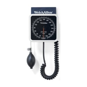 Esfigmomanómetro Welch Allyn 767 de pared blanco